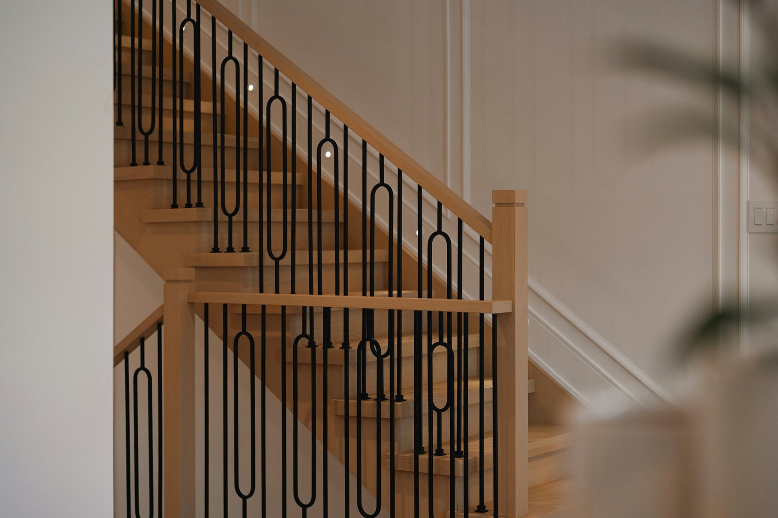 Holztreppe in einem älteren Wohnhaus