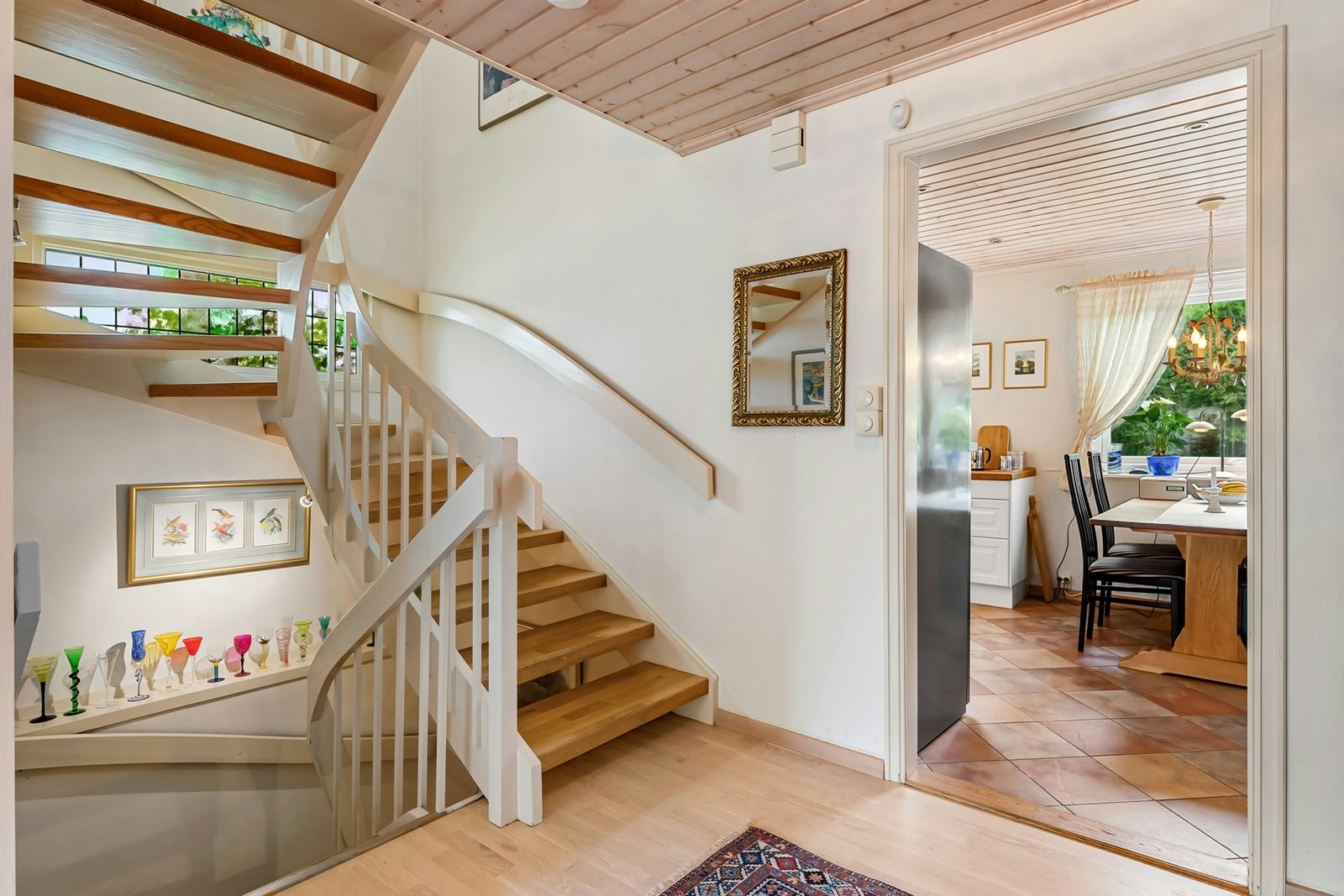 Holztreppe in einem älteren Wohnhaus