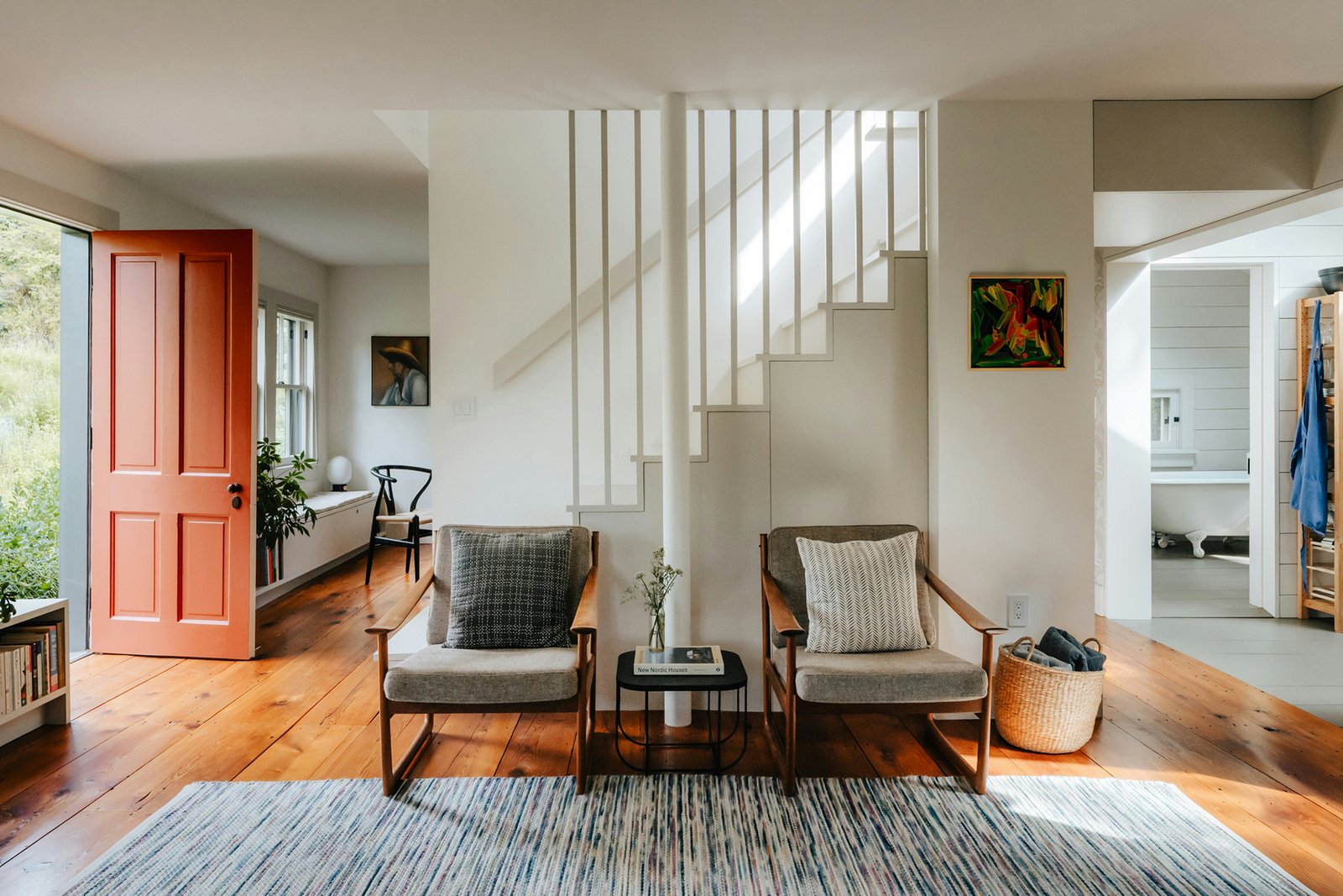 Holztreppe im Innenbereich eines Hauses