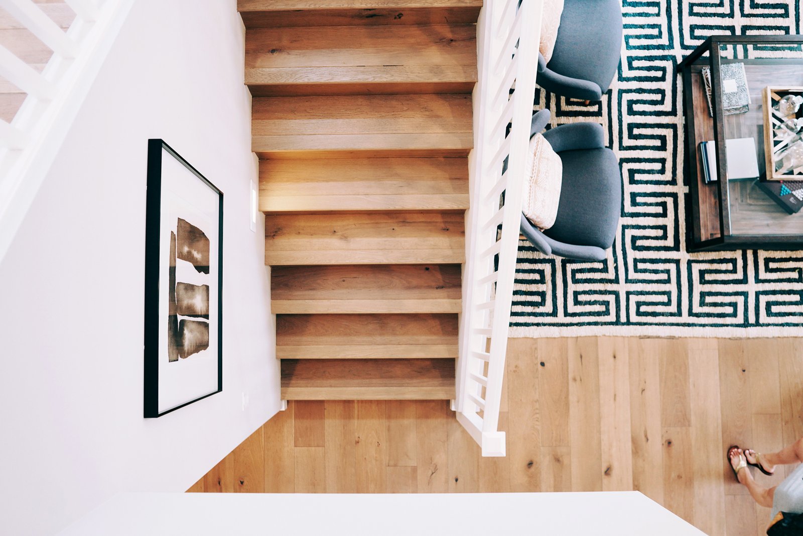 Holztreppe im Innenbereich eines Hauses
